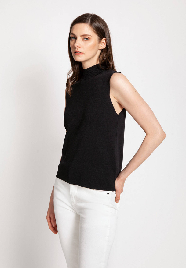 Czarny półgolf z dzianiny