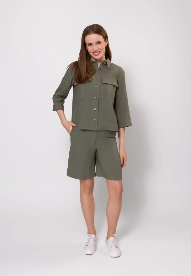 Spodenki w oliwkowym kolorze z wiskozą i lnem