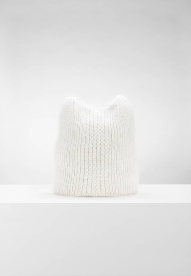 Ecru czapka z angorą