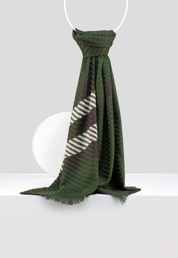 Elegancki szal w zielono-brązową kratę