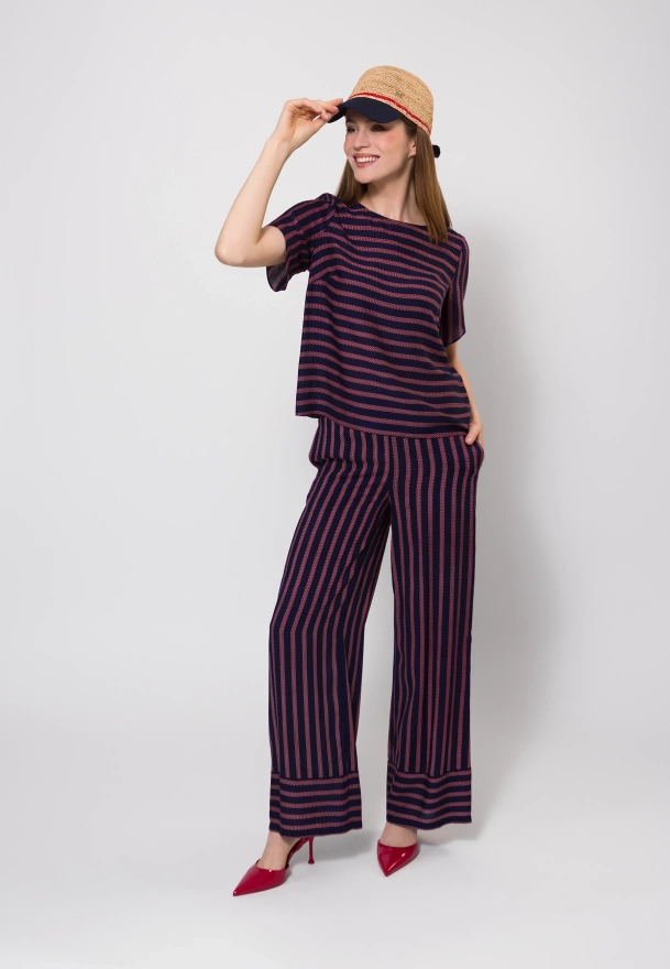 Szerokie wiskozowe spodnie w bordowo-granatowe paski