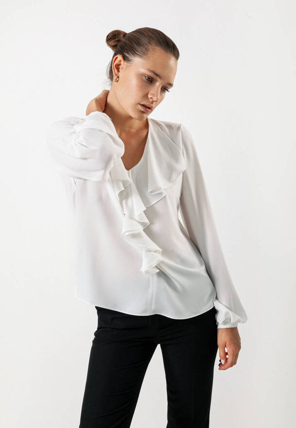 Biała lekko transparentna bluzka z żabotem
