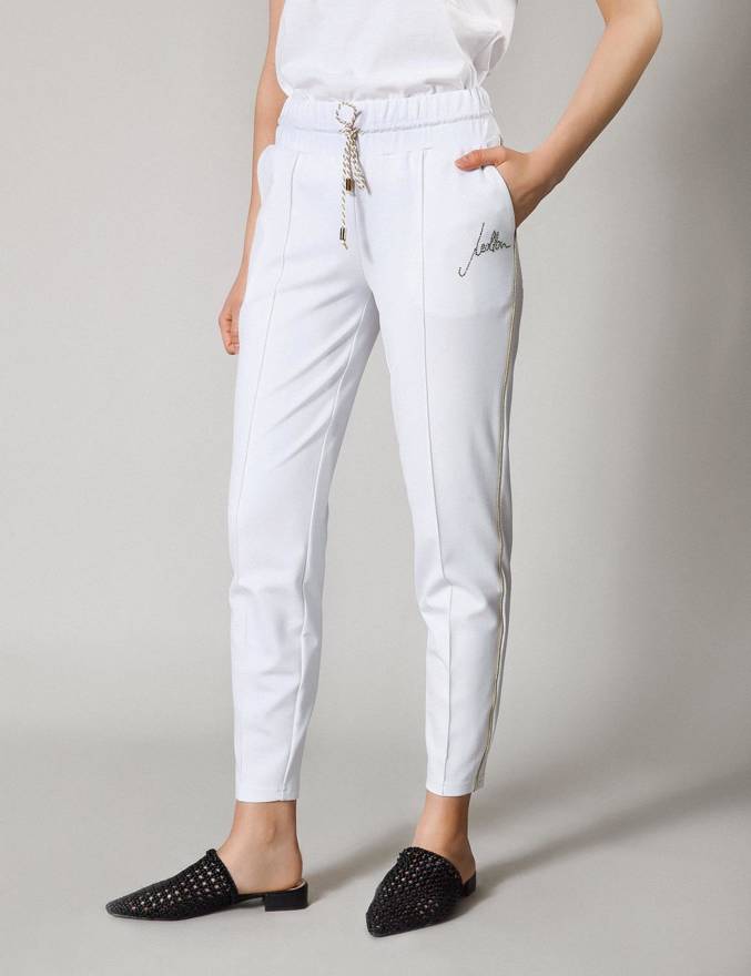 Białe spodnie dresowe w kant