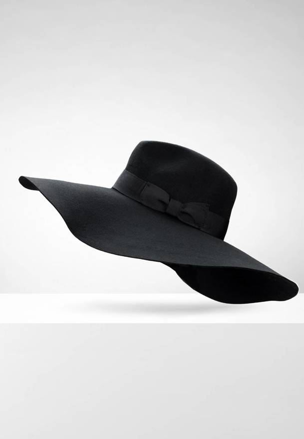 Czarny wełniany kapelusz z dużym rondem