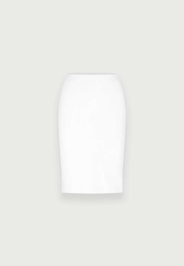 Ołówkowa spódnica w białym kolorze