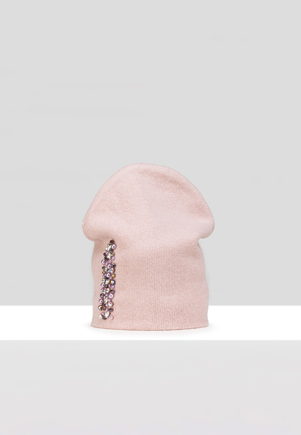Różowa czapka z perełkami