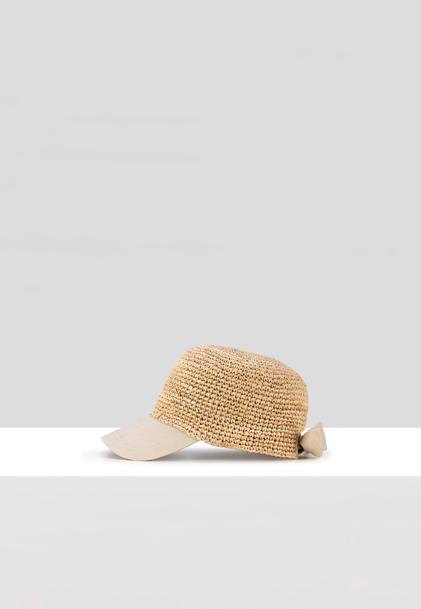 Słomkowa czapka z beżowym daszkiem