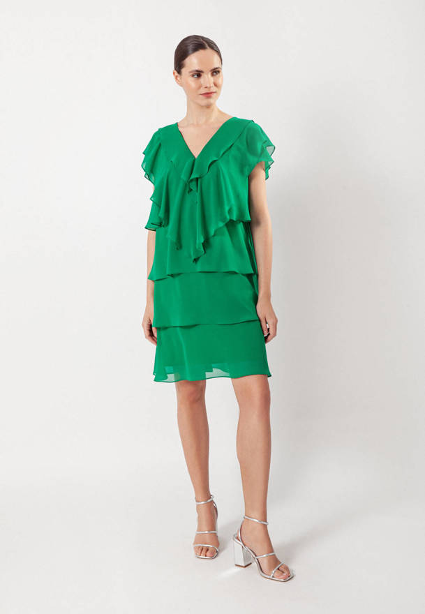 Zielona zwiewna sukienka z falbanami