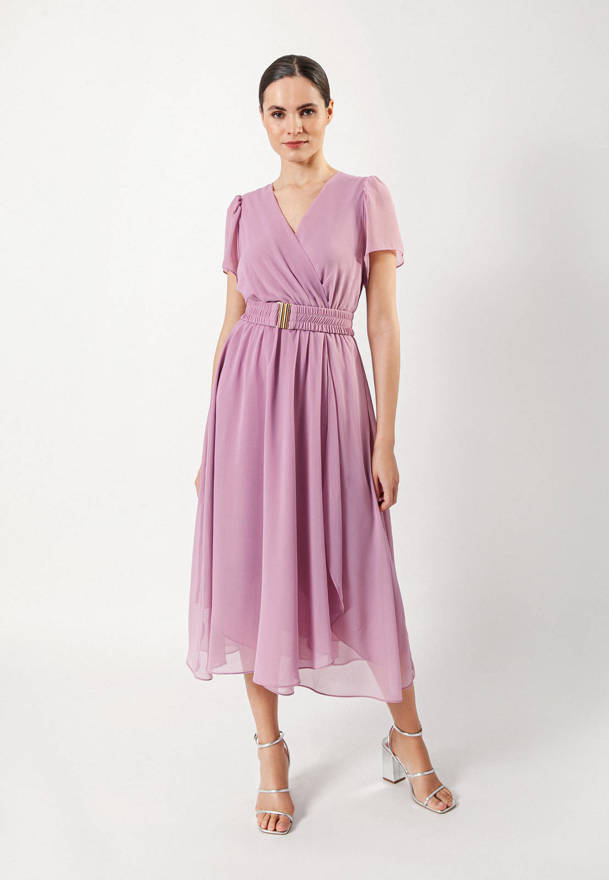 Zwiewna różowa sukienka z elastycznym paskiem