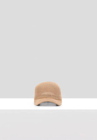 Beżowa czapka z daszkiem