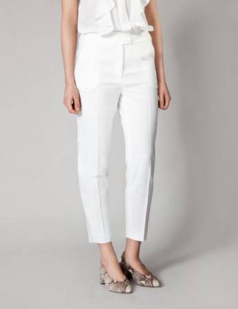 Białe garniturowe spodnie