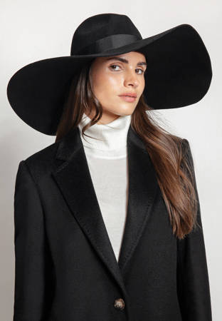 Czarny wełniany kapelusz z dużym rondem
