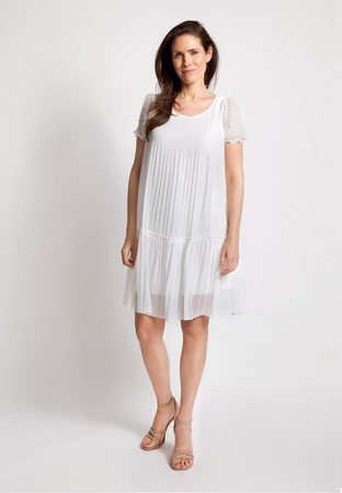 Luźna biała sukienka z kreszowanej tkaniny