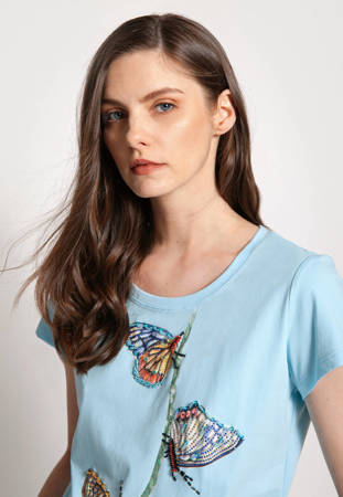 Niebieski t-shirt z motylami z koralików